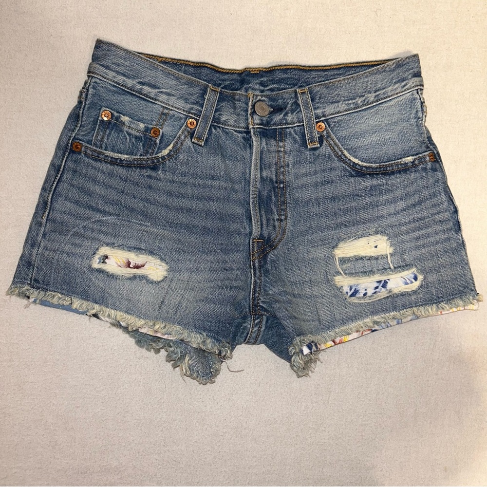 Levi's 501 Women Distressed high rise Tropical Prints Pocket Jean Shorts Size 25